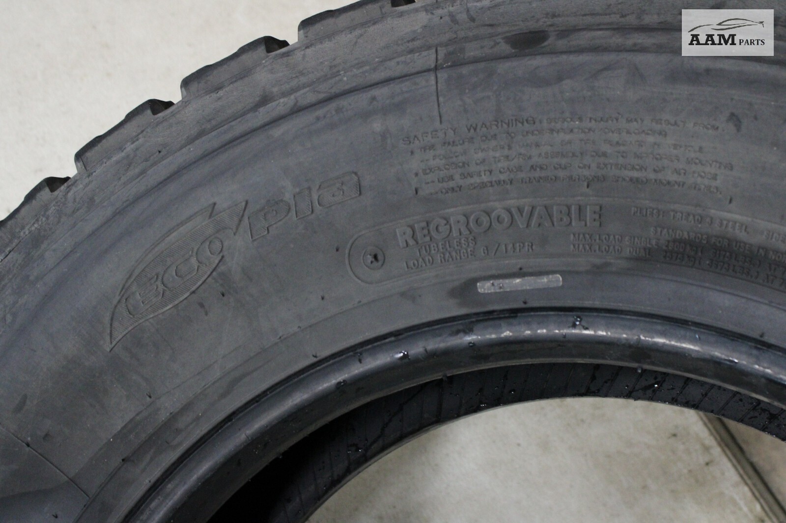 2018-2024 FREIGHTLINER CASCADIA WHEEL TIRE 295/75 R22.5 BRIDGESTONE OEM