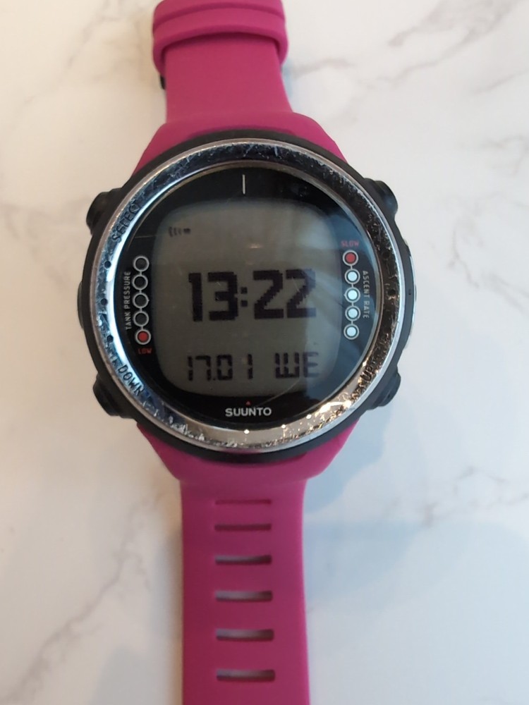 SUUNTO D4i SCUBA DIVING COMPUTER