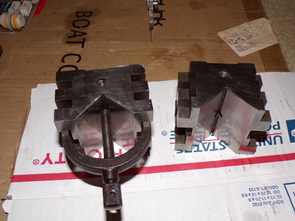 V blocks with one clamp