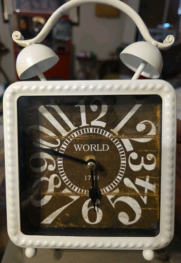 WORLD 1789 WHITE METAL TABLE CLOCK - Battery Operated