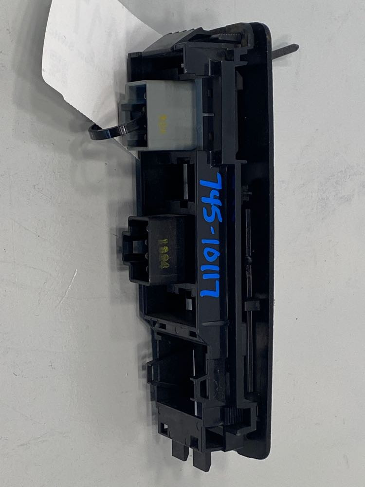 Freightliner Power Window Switch 16915482 (745-10117)