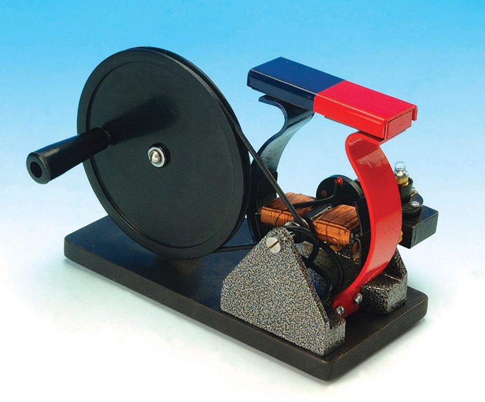 Manual Dynamo Electricity Generator Model for Physics Demonstration