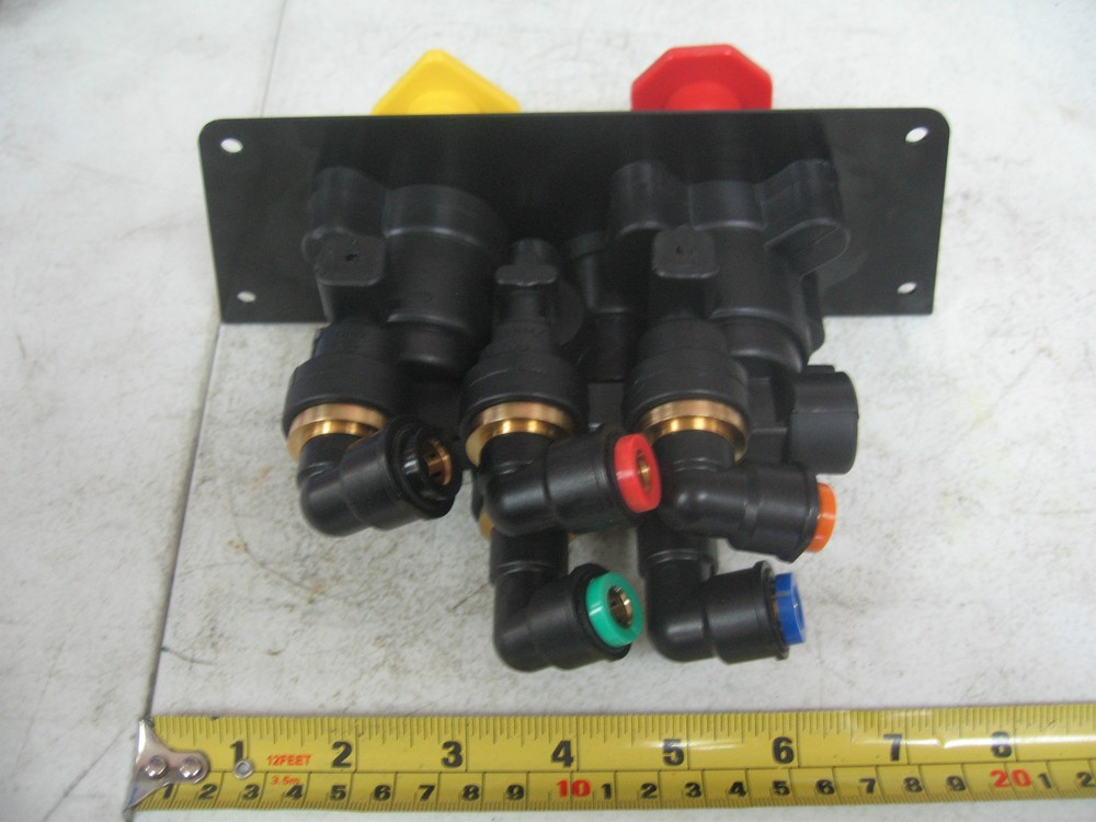 MV3 Dash Control Valve for Freightliner. PAI# 802540E Ref# Bendix 801631 5013293
