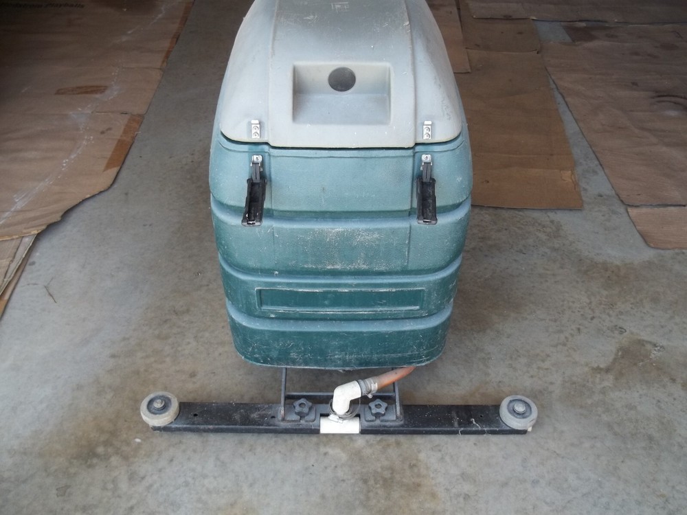 Floor solution spreader