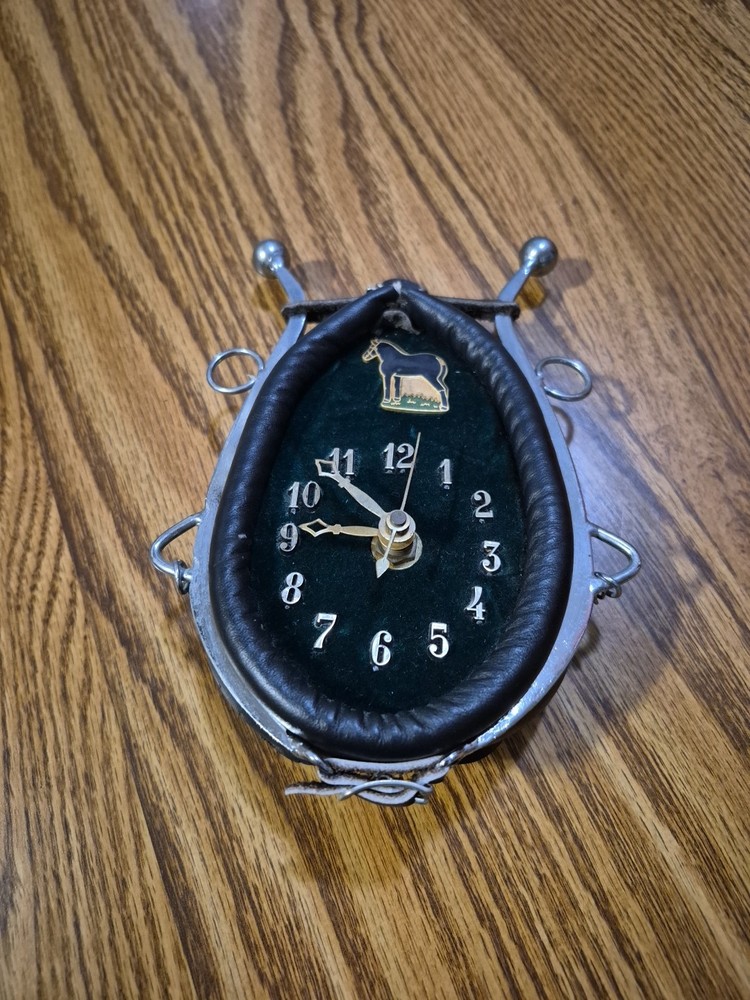 Green Horse 🐎 Collar Clock 5 X 7 👀