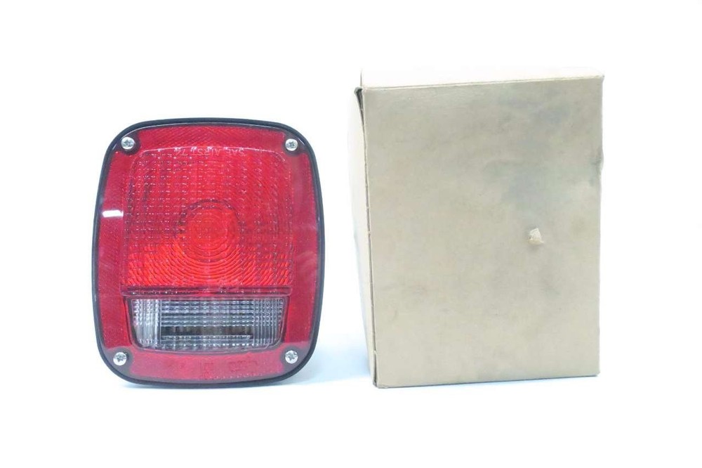 GROTE 53702 Three-Stud METRI-Pack Stop Tail Turn Light D550759