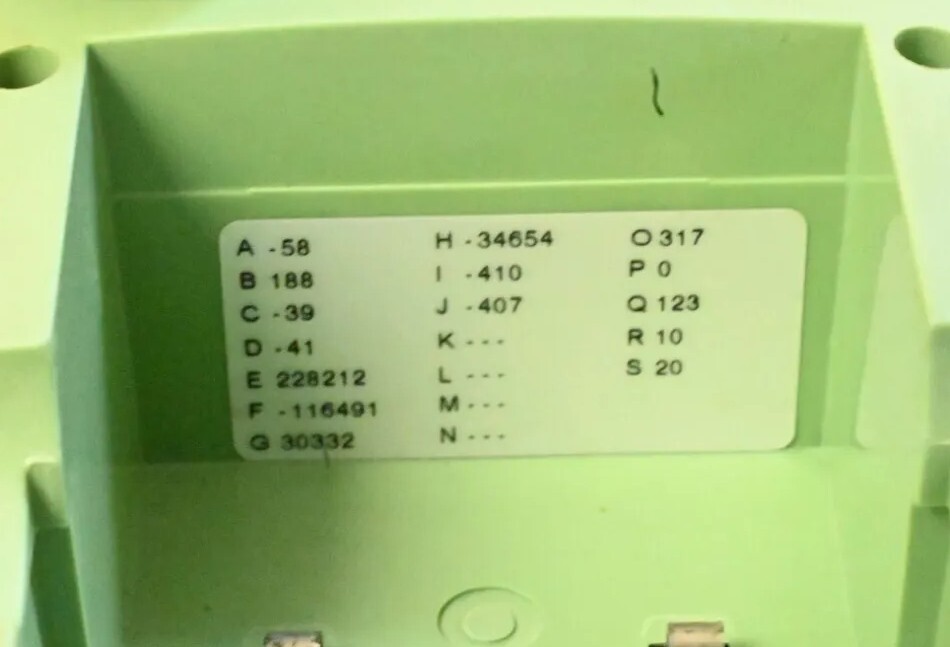 Leica TCR305 GeoSystems Survey Total Station Dual Display AS IS Please Read Desc