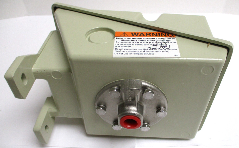 ASHCROFT , LPSN46825-X2C , PRESSURE SWITCH , RANGE : 15-PSI , SURPLUS