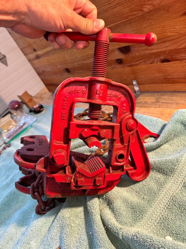 Ridgid Post Mount Pipe Vise Bench Tool Elyria OH P-Y-2 1/2"