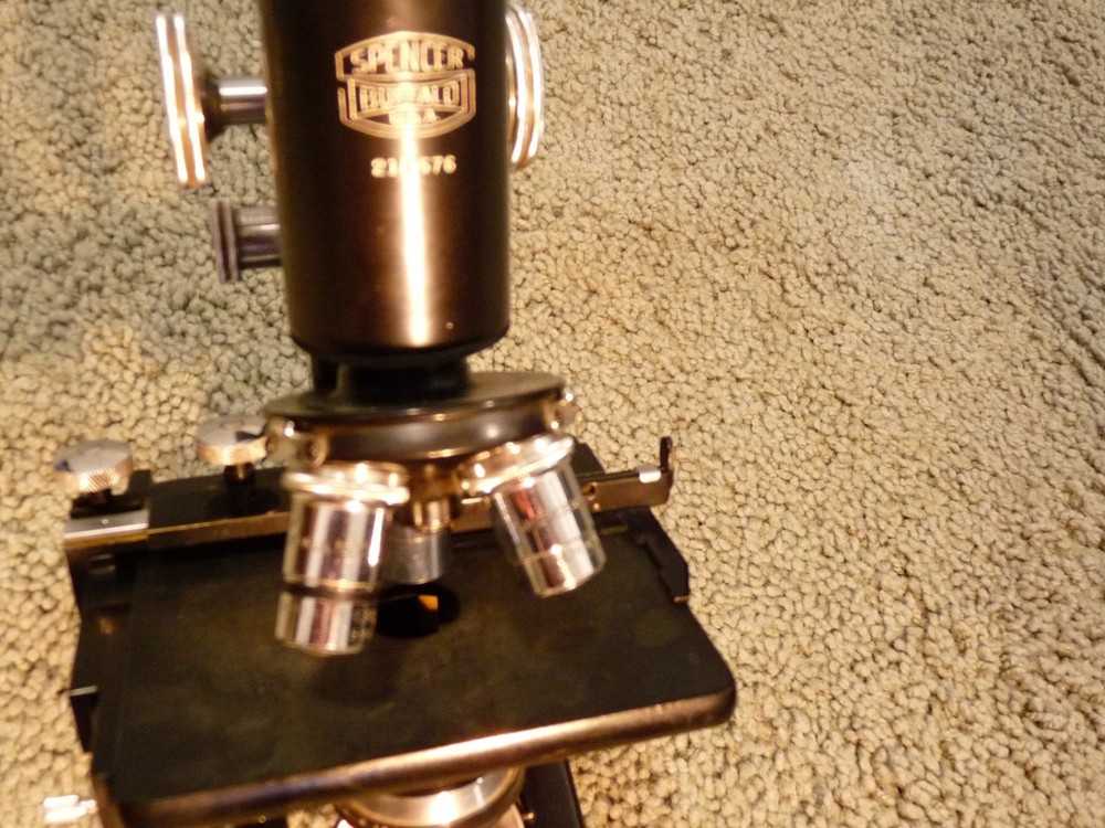 SPENCER BUFFALO MICROSCOPE WITH 3 OBJECTIVES 1-882