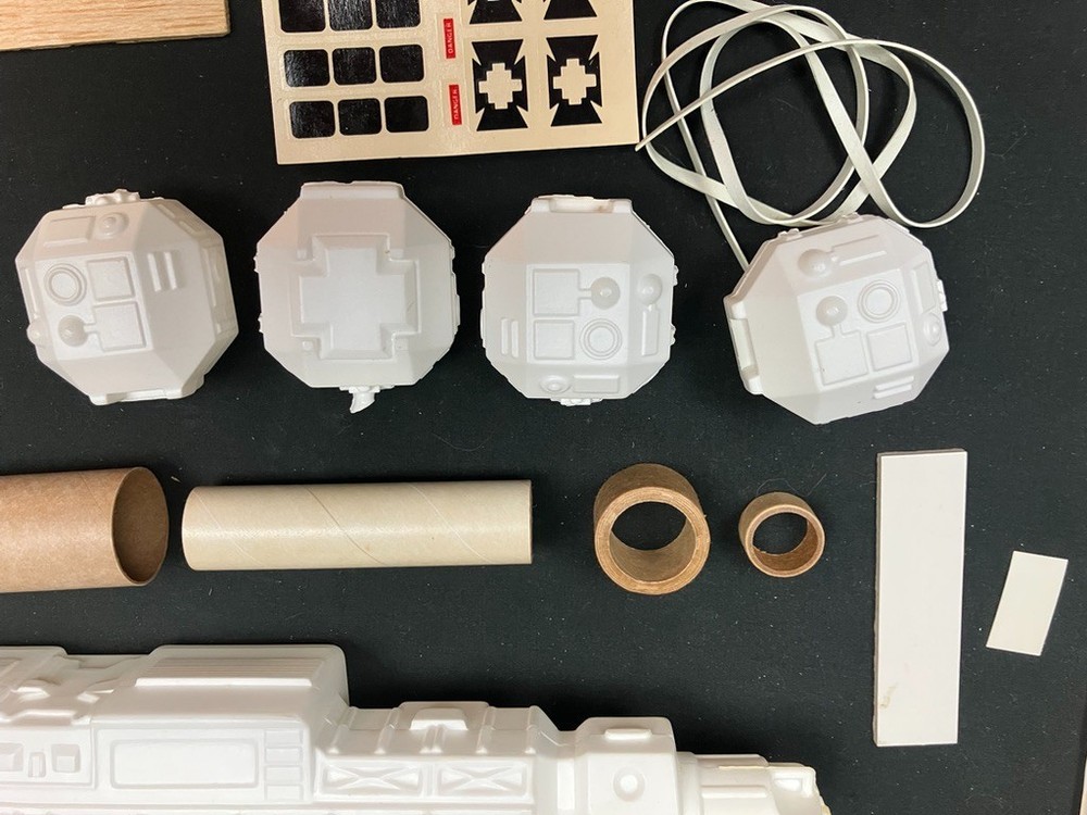 Centuri Space 1999 Eagle Transporter Flying Model Rocket Kit - Open - Complete