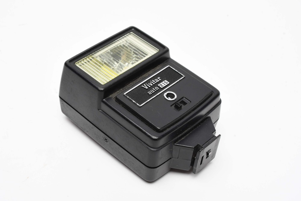 Vivitar Auto 215 compact electronic flash, w/Sync cord, Tested