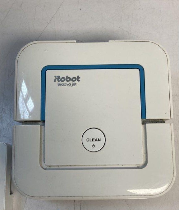 iRobot Braava Jet 240 Automatic Mopping Robot With battery & Powers Up