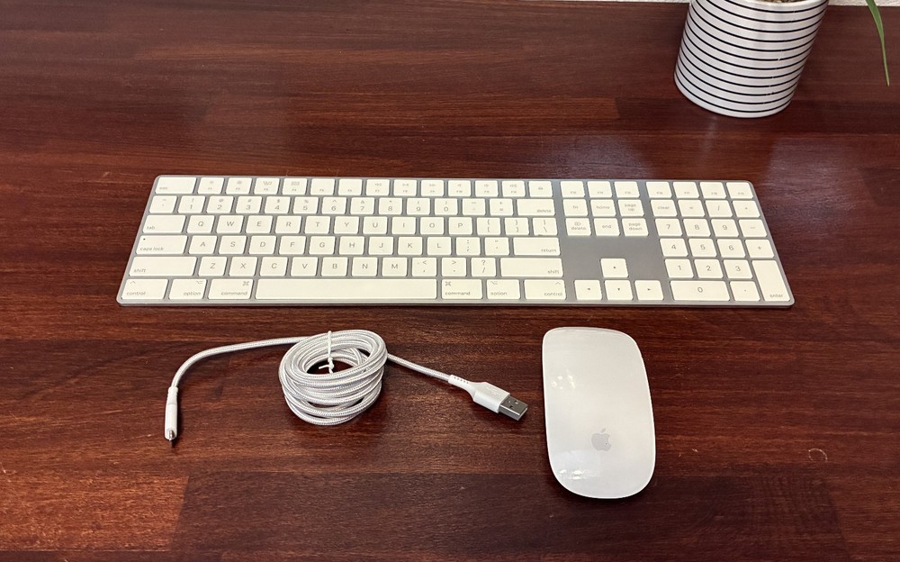 Apple A1843 Keyboard And A1657 Mouse Combo