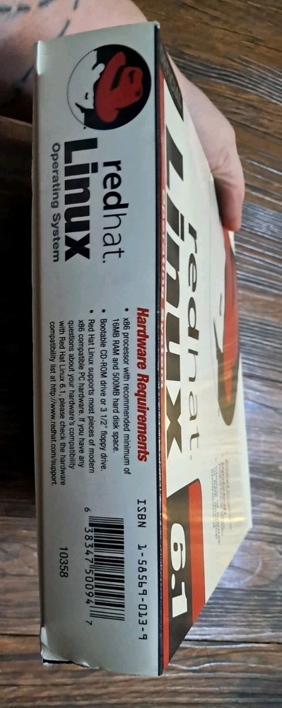 Red Hat Linux 6.1 Boxed Set 1999 Complete w/ CDs & Manual