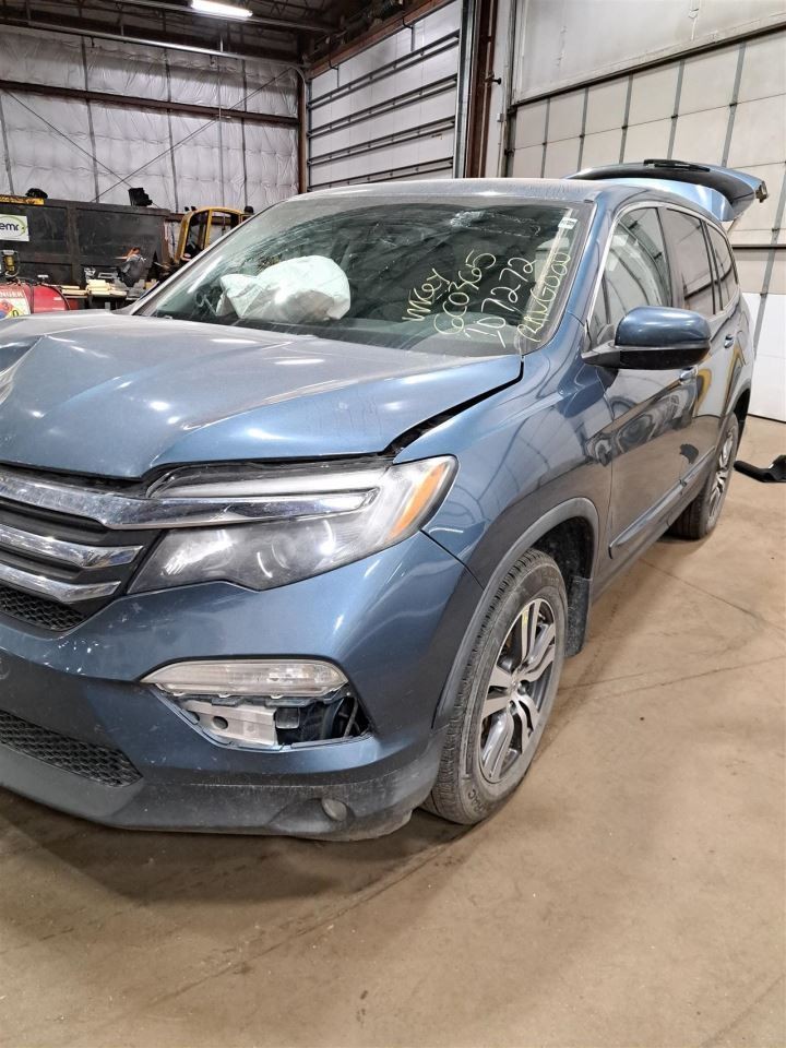 2016 Pilot Left Driver Side Fender Color: Blue B600m