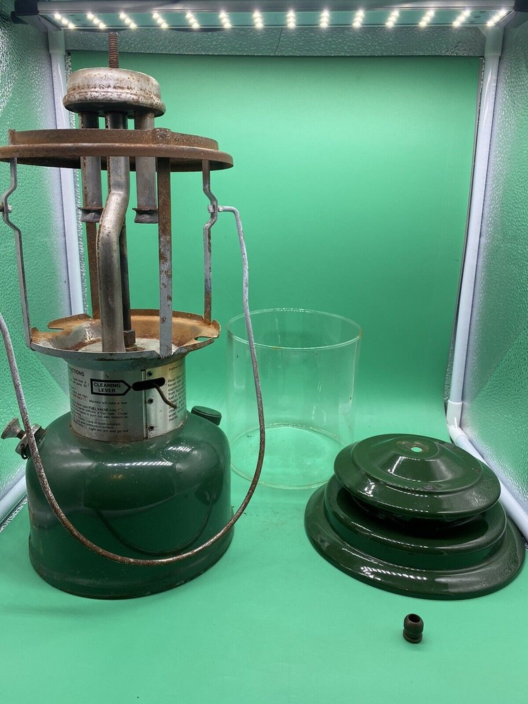 Vintage Coleman Dated 5/82 Double Mantle Lantern Model 220K