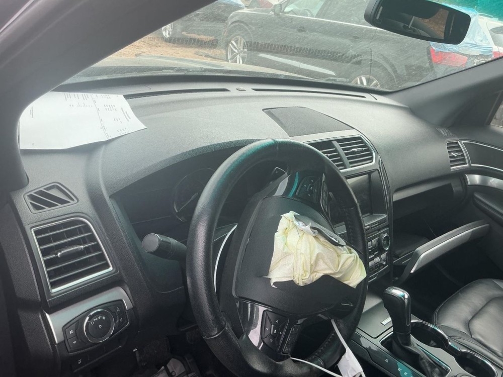 EXPLORER 2017 Glove Box 5028918