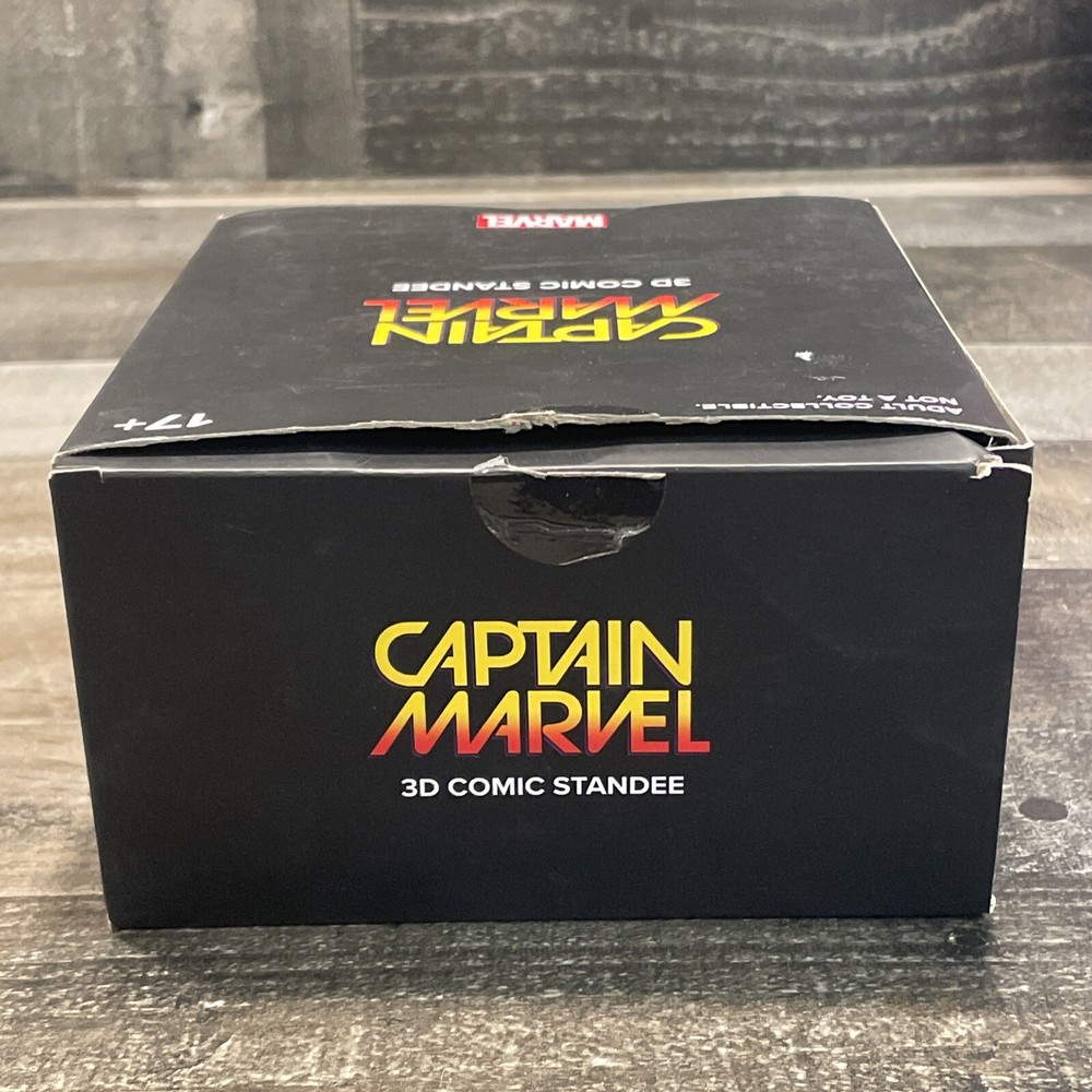 CAPTAIN MARVEL Marvel 3D Comic Standee Loot Crate Exclusive Open Box
