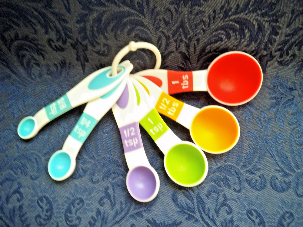 VTG SILICONE LINED COLORFUL NESTING MEASURING SPOONS (6) + RING 2007 EUC