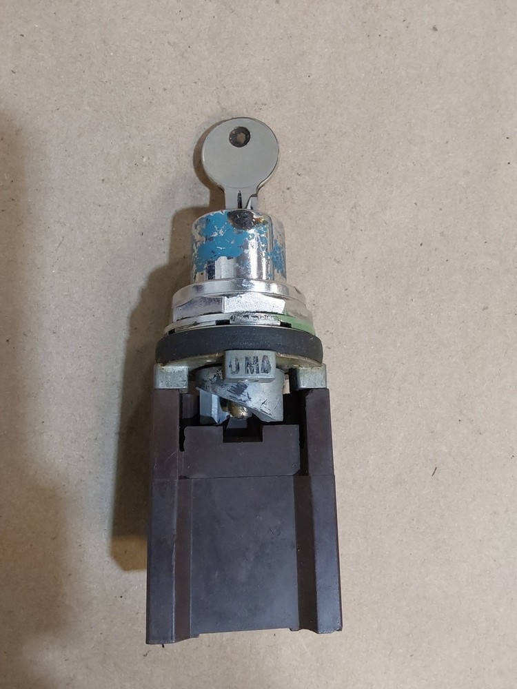 SYLVANIA Selector Switch 734G Used With Key