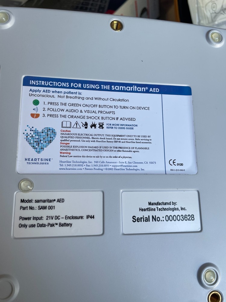 HEARTSINE Samaritan AED with accessories shown *battery dead* (H2-E)