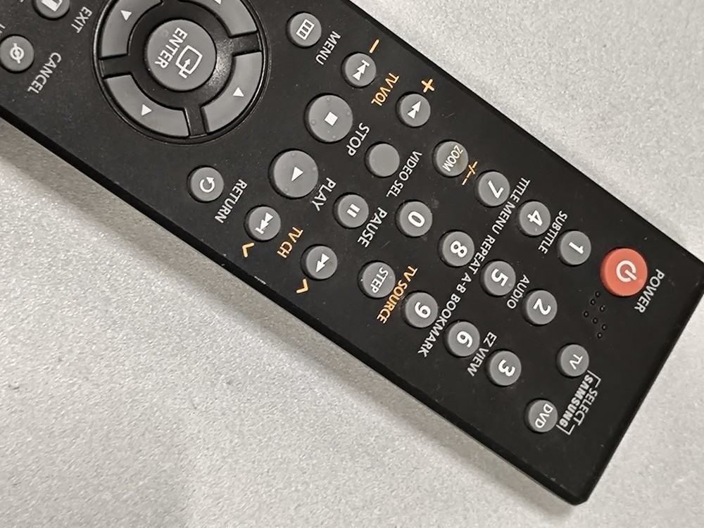 Samsung Remote Control 00084Q Used - Working Condition