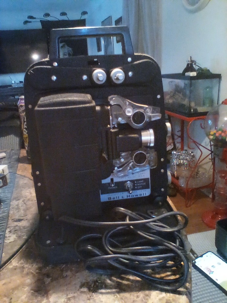 bell and howard auto load projecter