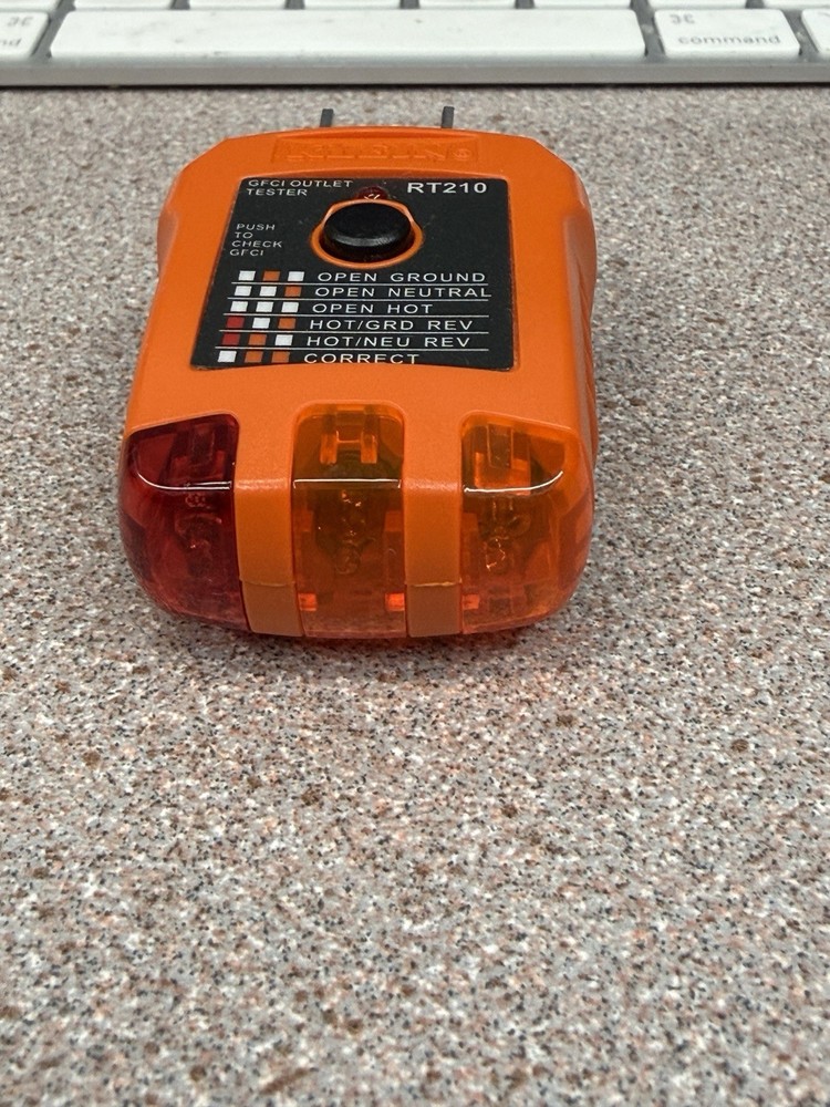 KLEIN TOOLS RT210 OUTLET RECEPTACLE TESTER