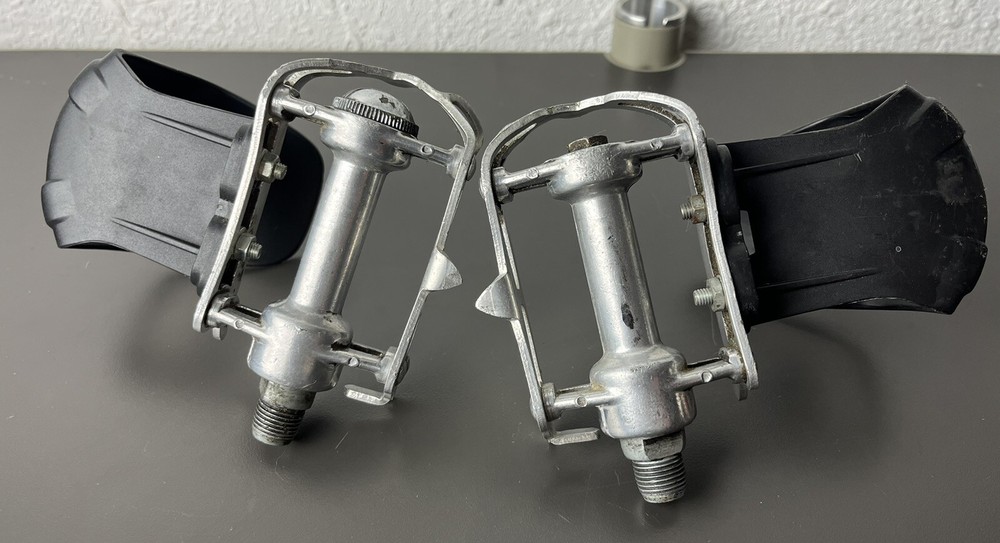 Iberia Bicycle Pedals With Toe Clips