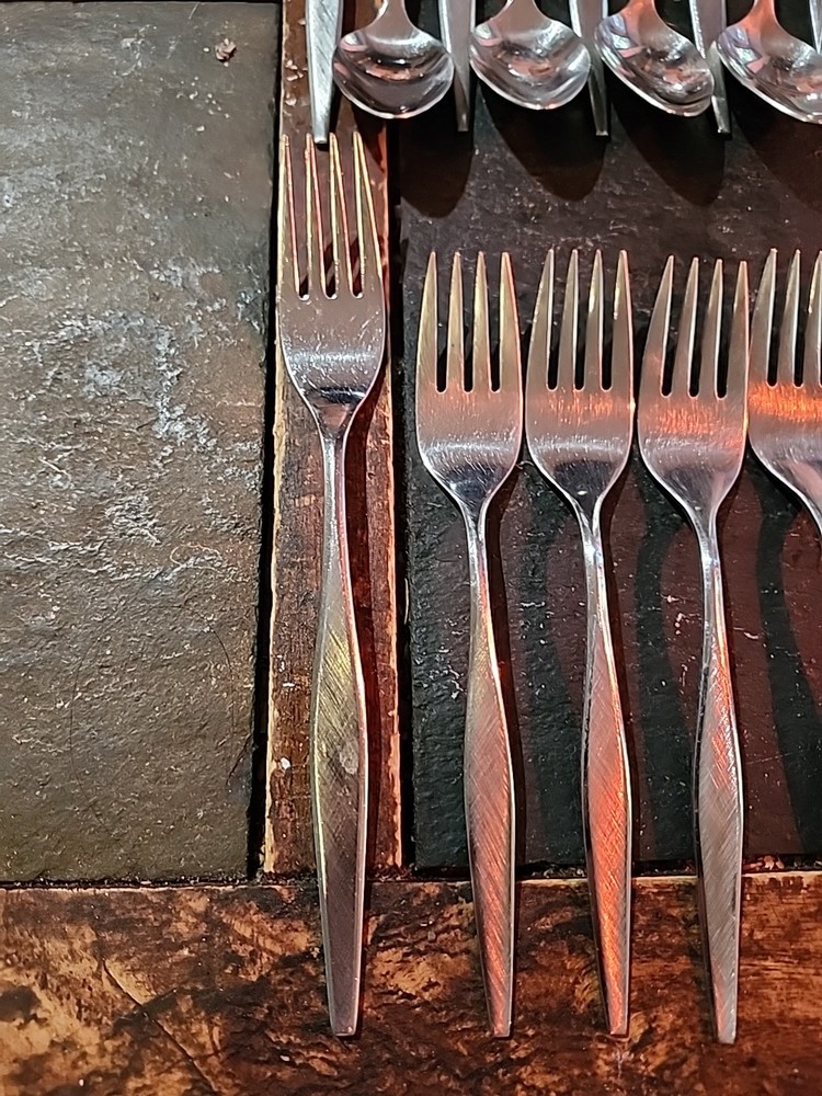 Oneida Windrift Stainless Flatware Set 29 Pc.