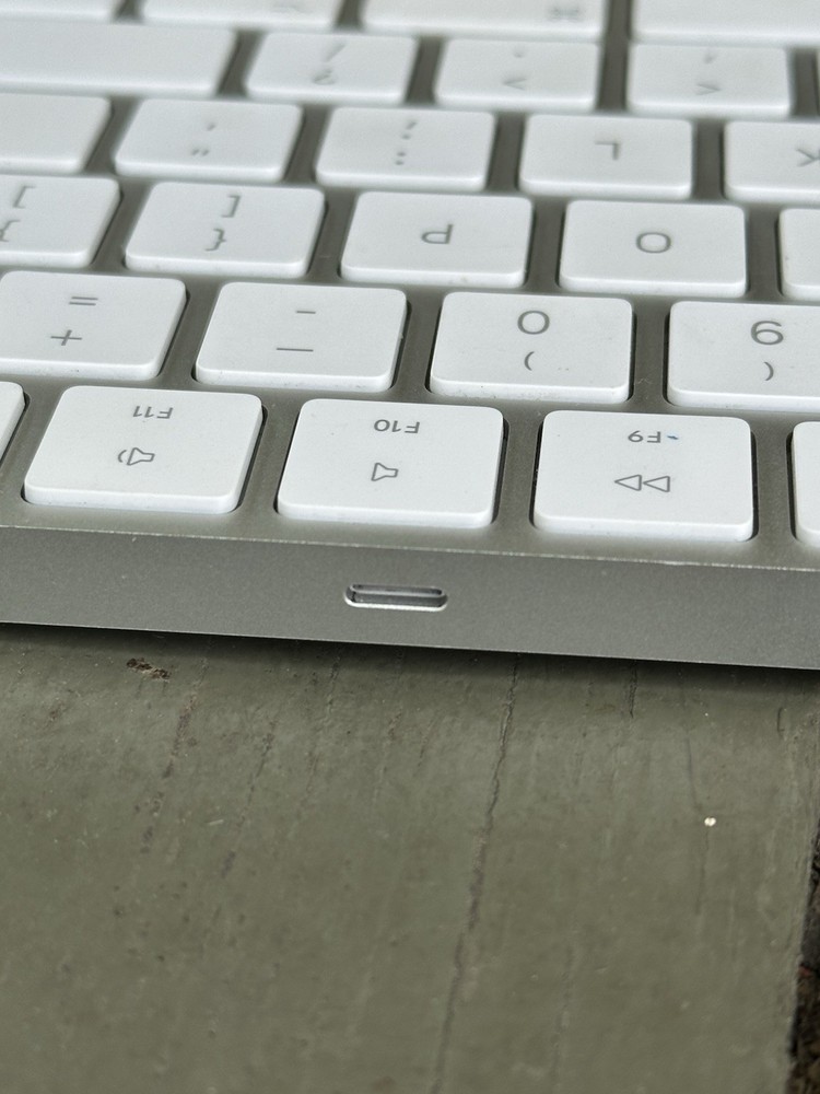 Apple A1843 Magic Keyboard with Numeric Keypad + Magic Mouse A1296