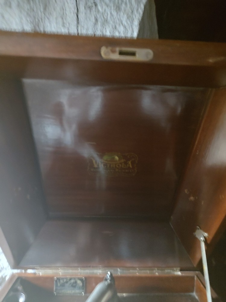 Victor Phonograph