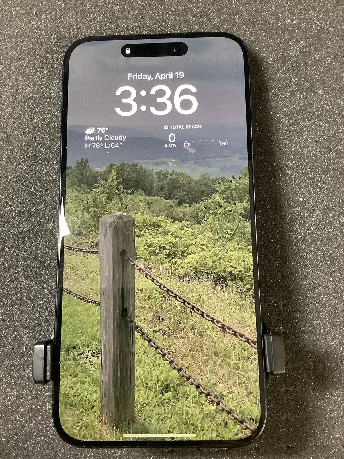 Razer Phone Cooler Chroma - Universal Clamp, Powered by Razer Chroma RGB_OpenBox