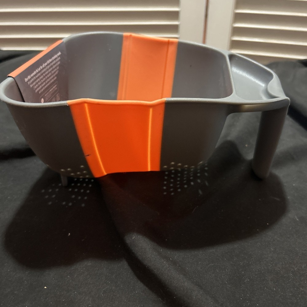 Kitchen Maestro Collapsible Hands-free Silicone Colander/Strainer