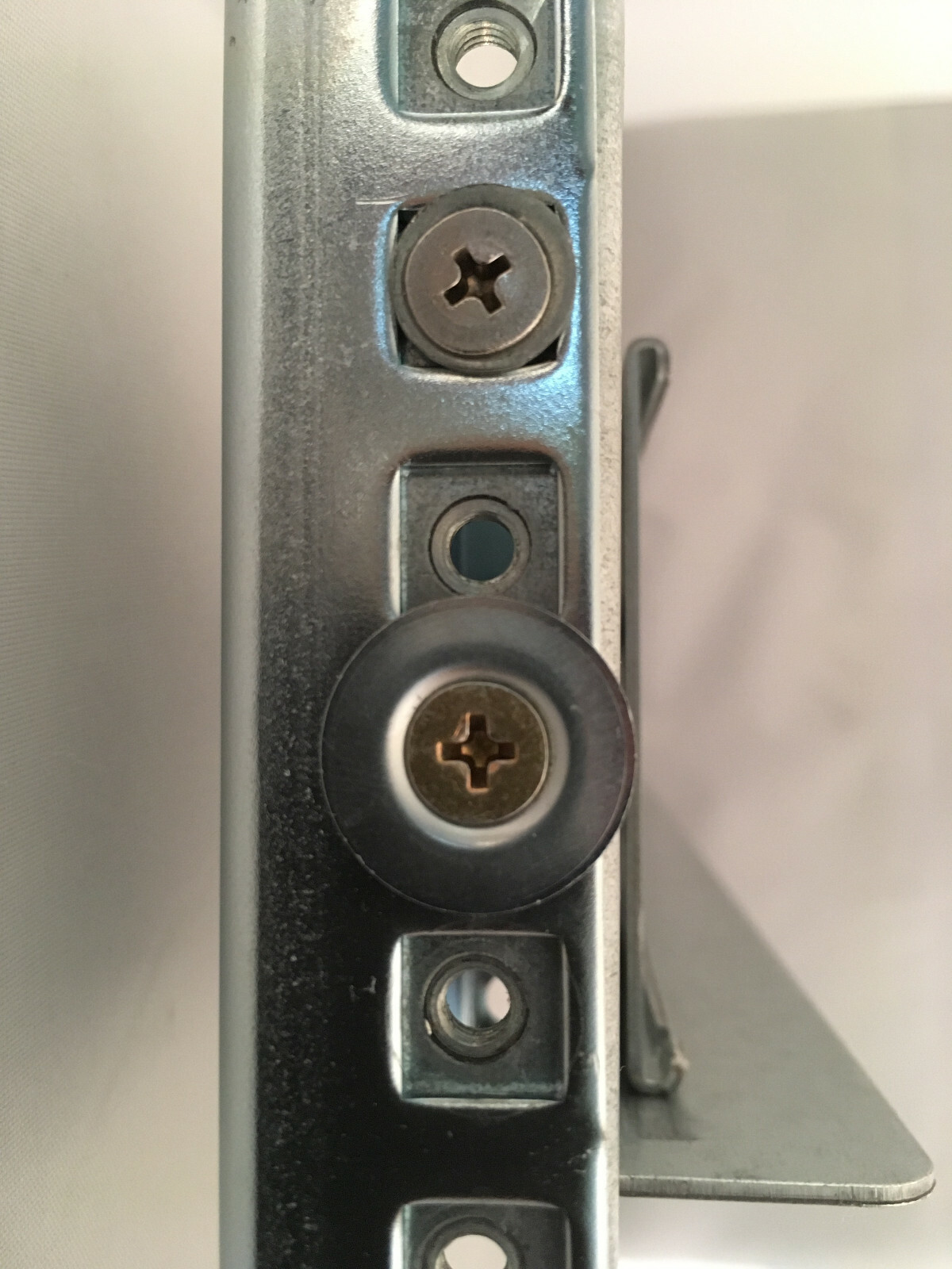 APC SMART UPS SCREWS & WASHERS FOR MOUNTING BRACKETS & RAILS TO SQUARE HOLE RACK