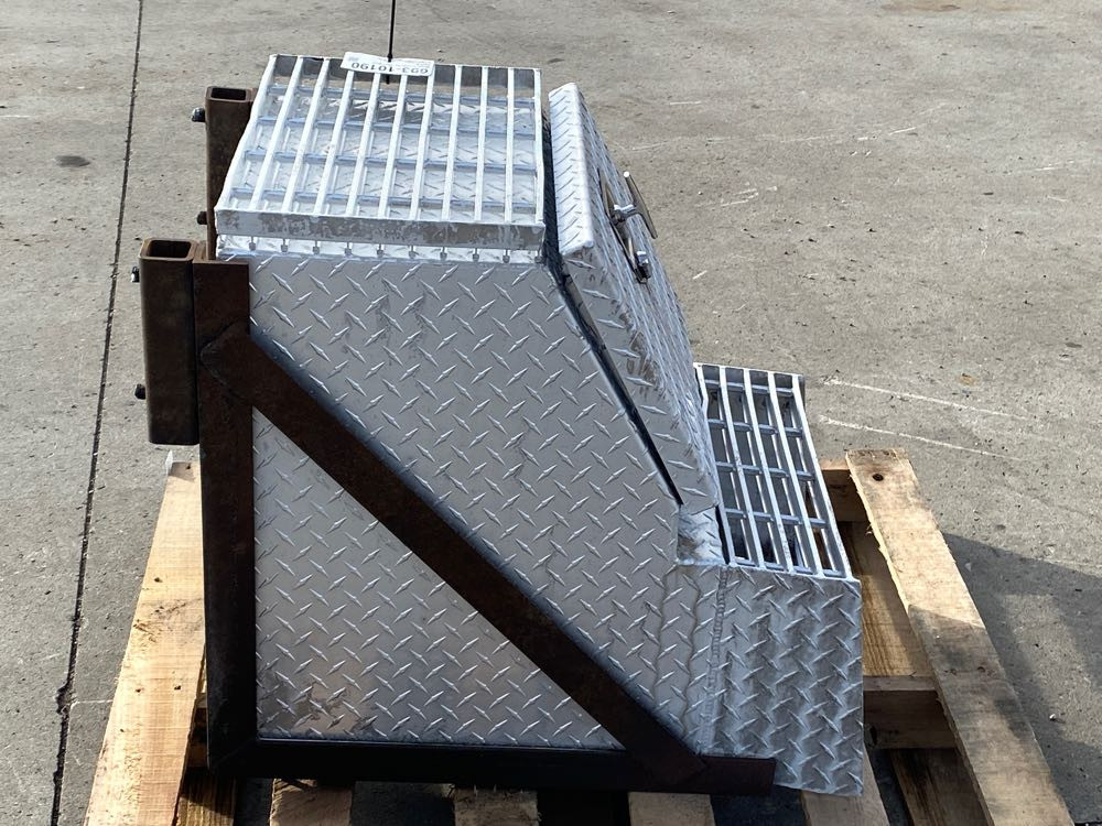 2016 Freightliner Cascadia Tool Box (693-10190)