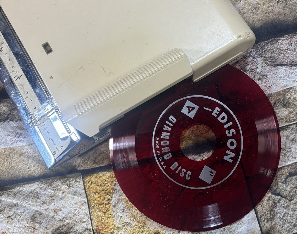 Thomas Edison Voicewriter with Original Case And (1) Diamond Disc