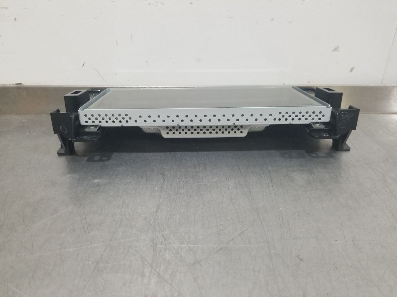 19 2019 LAND ROVER DISCOVERY INFORMATION 10.00" DISPLAY SCREEN GX6319C299AE