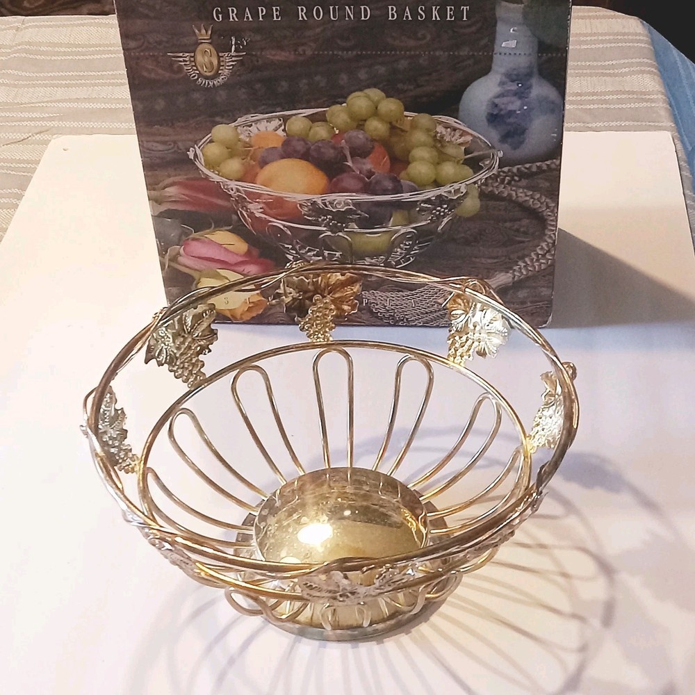 VTG Studio Silversmiths Wire Fruit Bread Basket Ornate Grape Clusters (read)