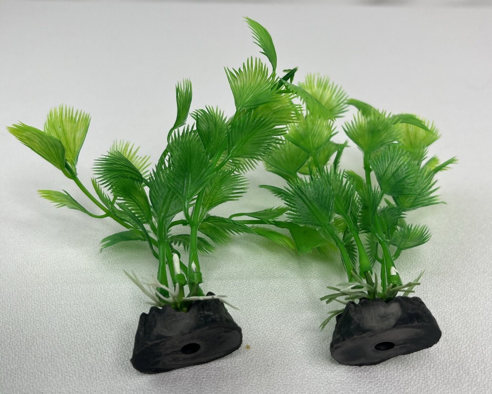 2PC Xunyee Plastic Aquarium Plants