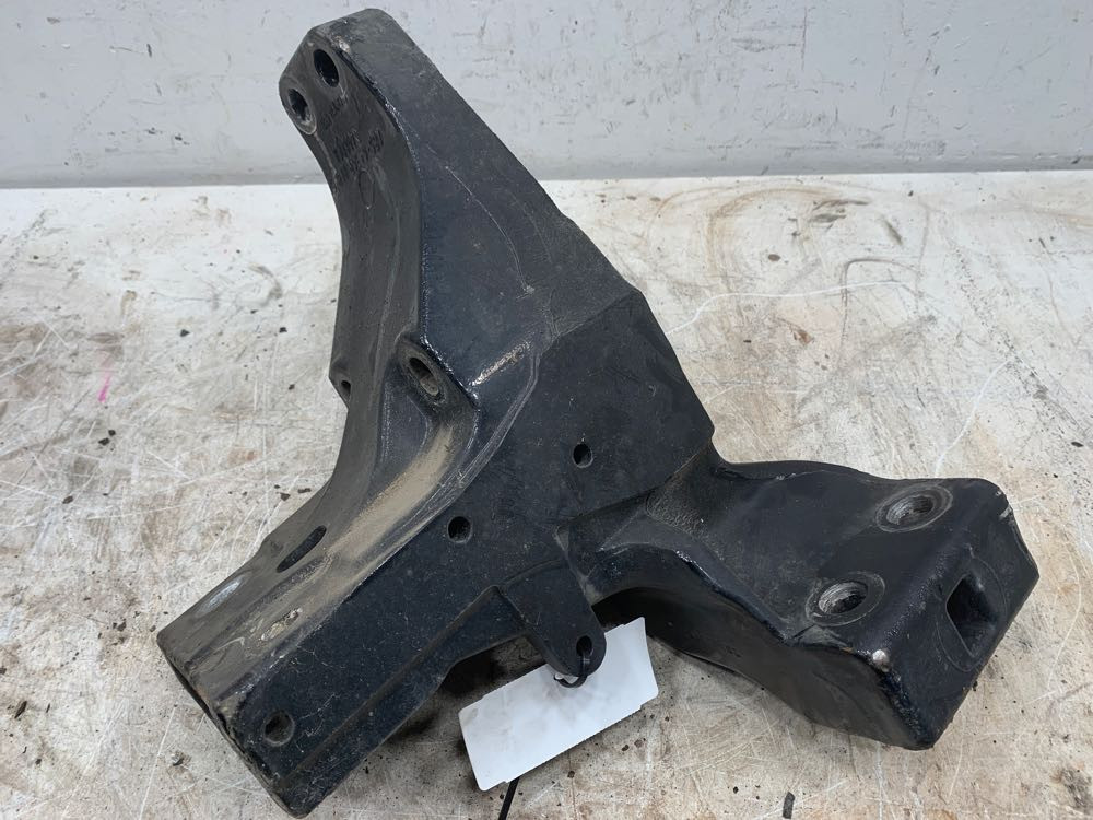 2016 Peterbilt 579 Cab Mount (630-10695)
