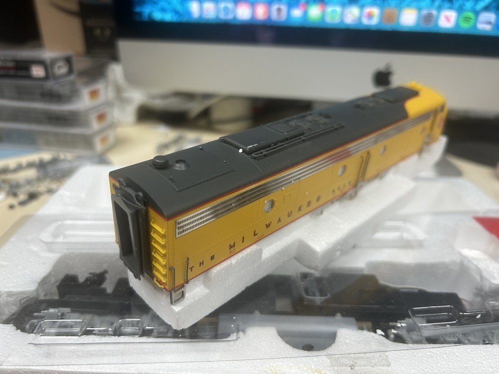 Proto 2000, HO, E8/9 Milwaukee Road # 35A