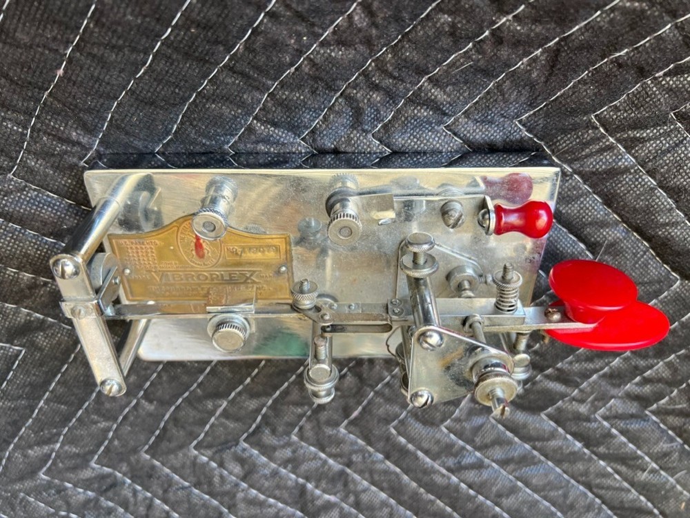 Vibroplex Telegraph Key Bug in Chrome s/Red knobs