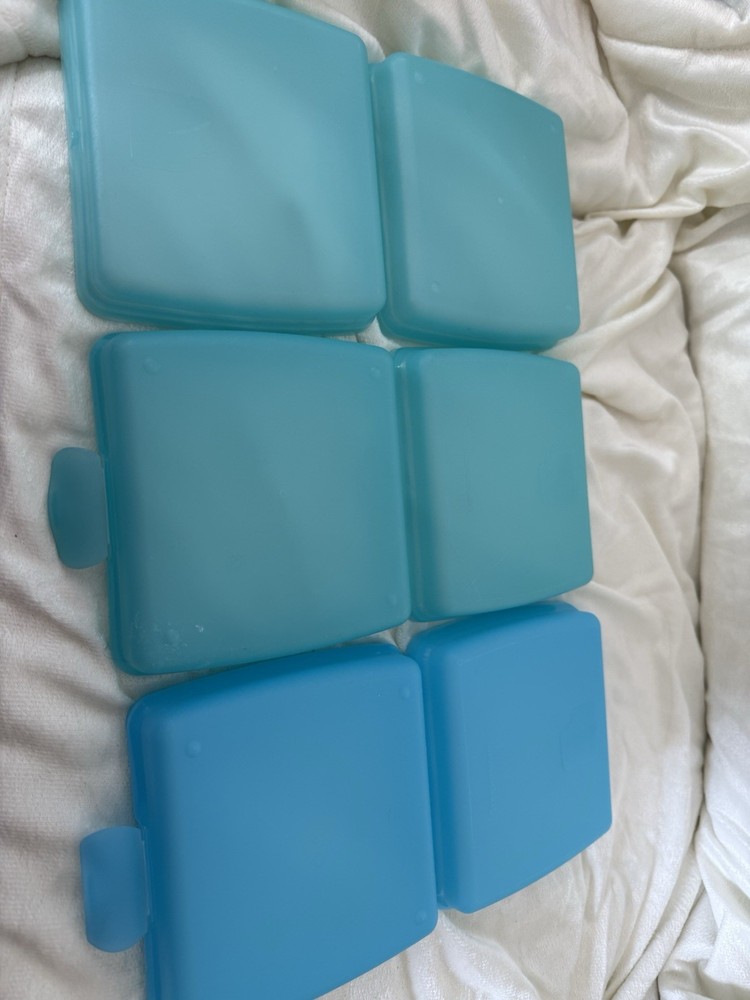 Tupperware Sandwich Keeper Reusable Containers 3 count With Attached Lid