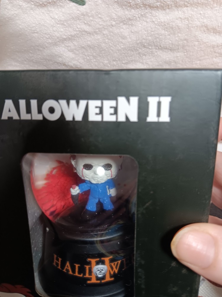 🔥Halloween II Horror Mini Snow Globe BNWT🔥