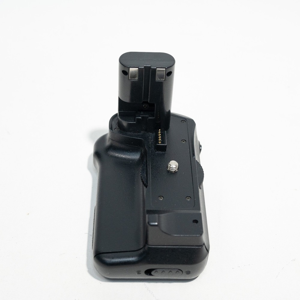 Nikon MB-E5700 Battery Pack Grip for Coolpix 5700 Camera - Excellent Tested!