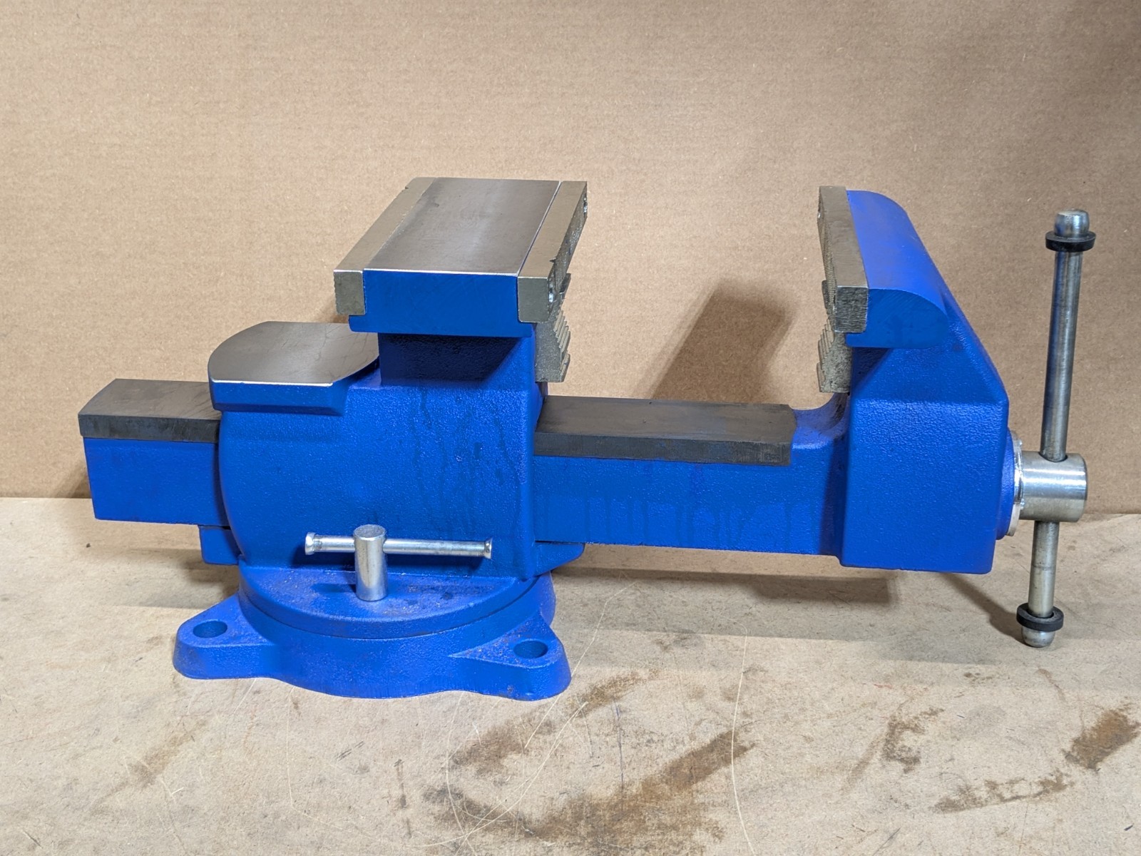 Yost Reversible Bench Vise w/ Swivel Base 8" Jaw Width 8.5" / 12.5" Opening