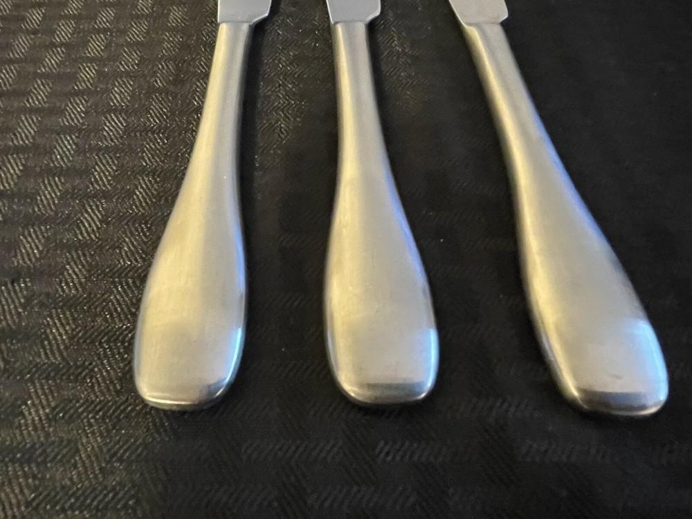 3 Oneida SATIN VOSS French Solid Dinner Knives 9.5”