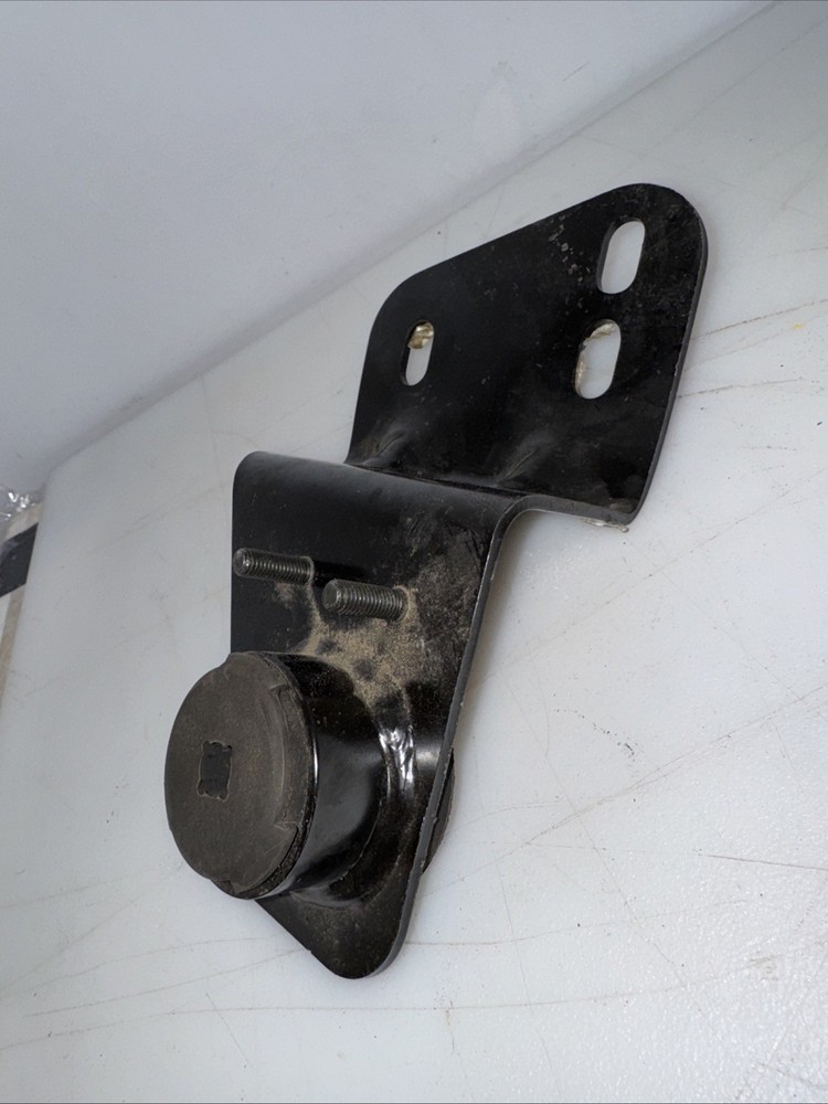 VOLVO 20462812 BRACKET-RADIATOR